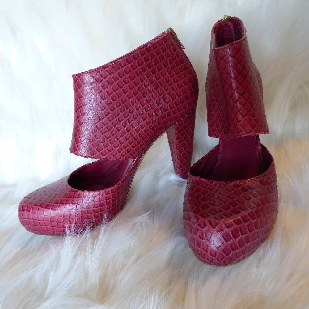 LOEFFLER RANDALL Sexy Red Semi Bootie Pumps 9